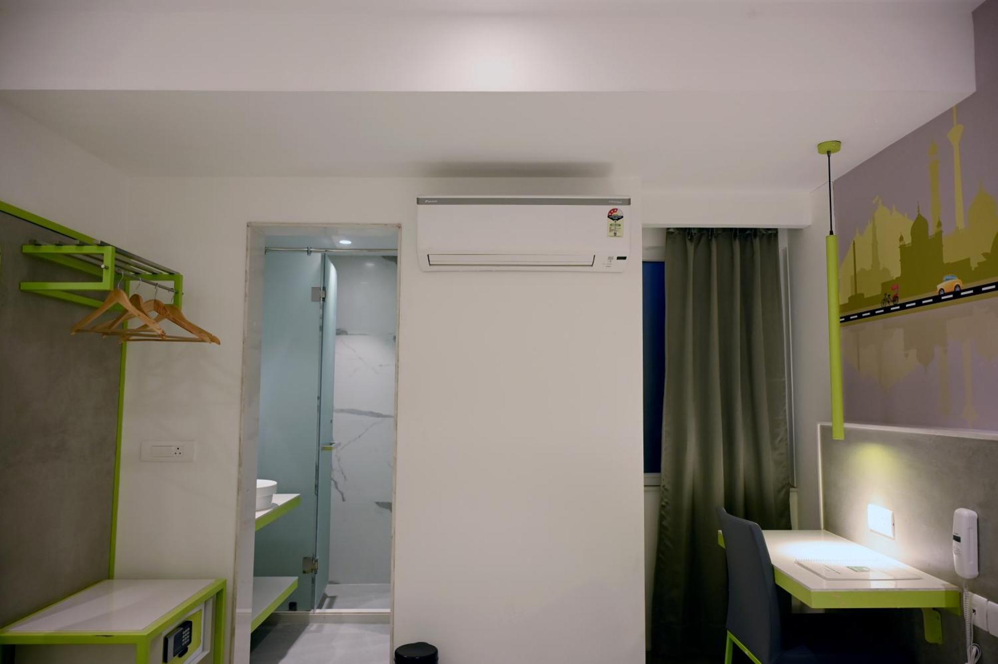 Hotel Le Roi Express Karol Bagh Delhi Zewnętrze zdjęcie